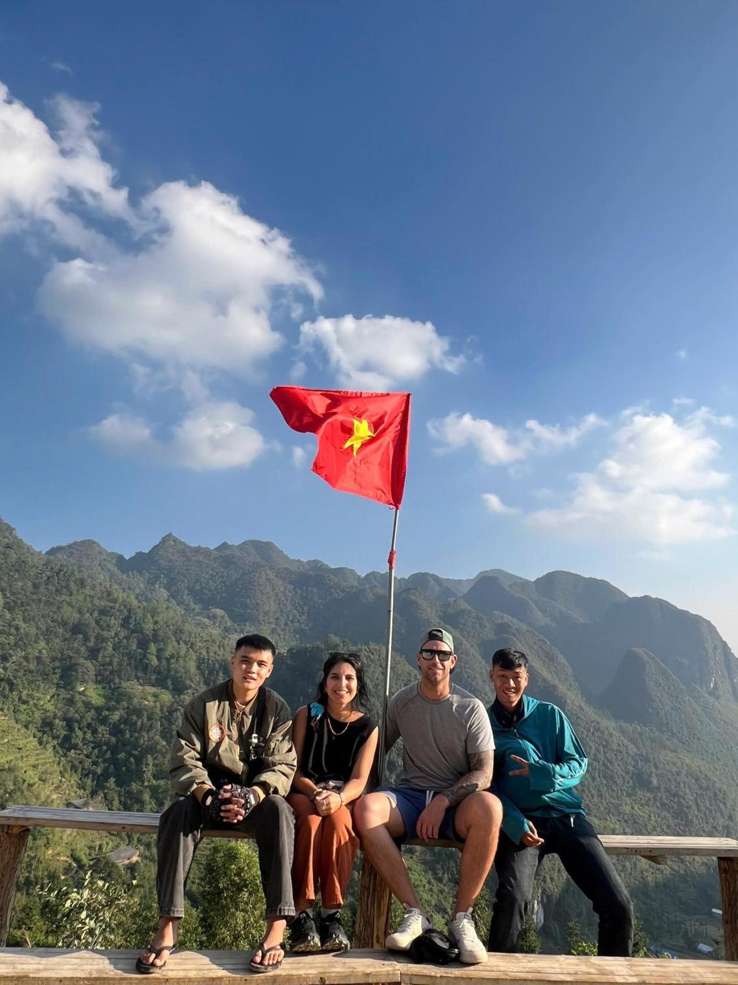 Hg Hostel Provide Tours & Motorbikes Ha Giang Exterior photo
